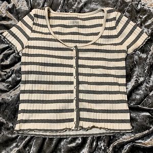 American eagle button up crop top. White with black stripes